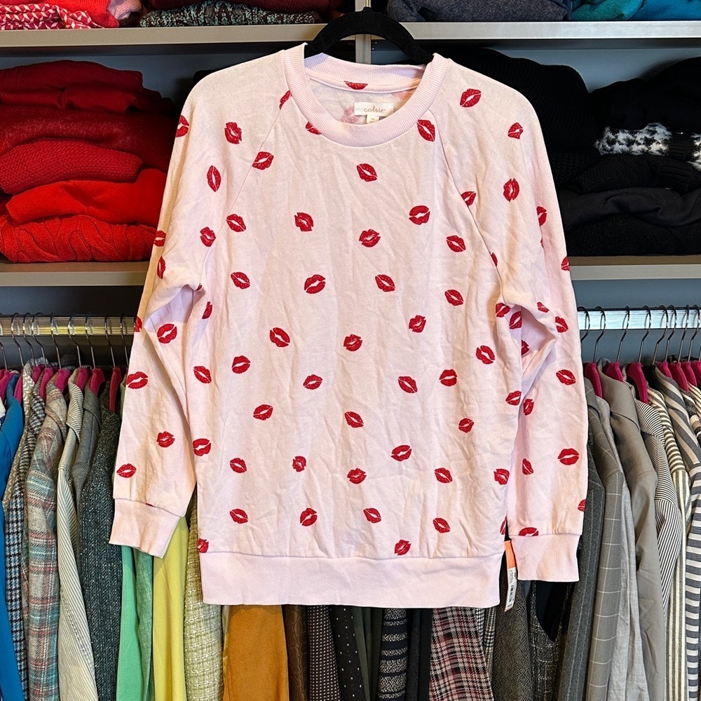 Colsie pink/red lip print long sleeve side slit sweatshirt size XS NWT